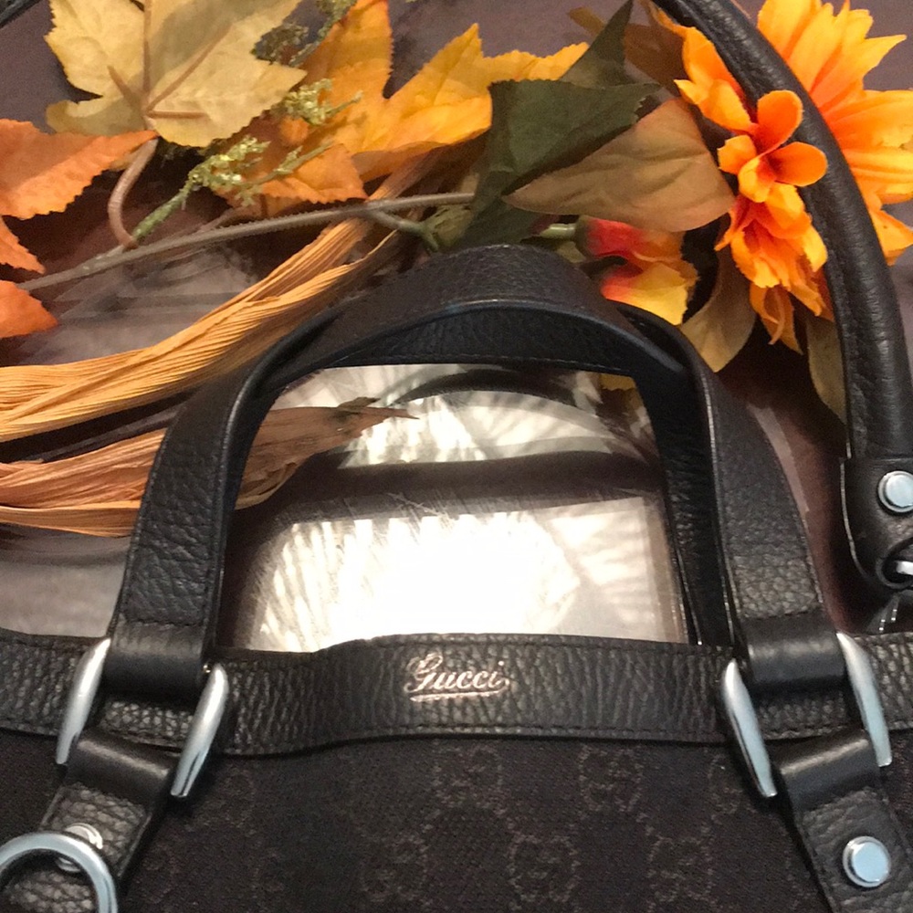 Authentic Gucci Purse - Picture 2 of 14